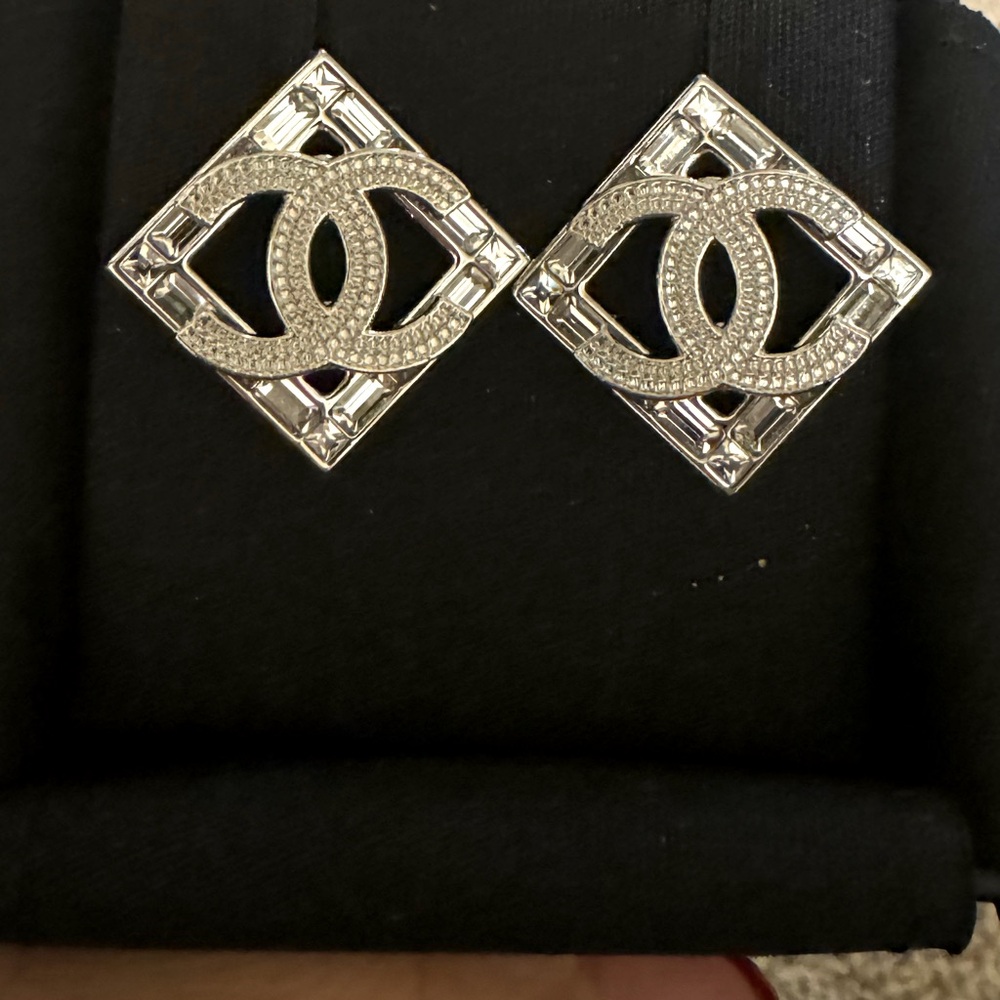 Like New Chanel Earrings